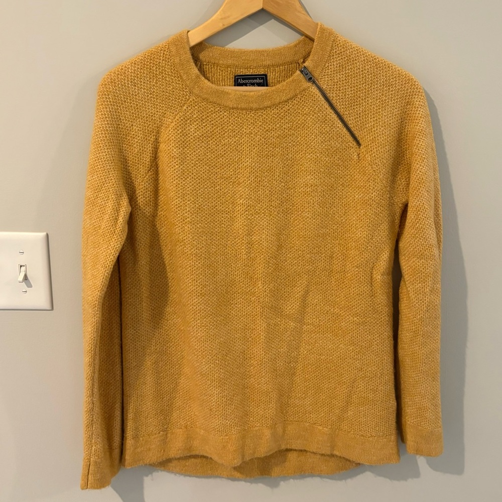 Abercrombie & Fitch Sweater - Small